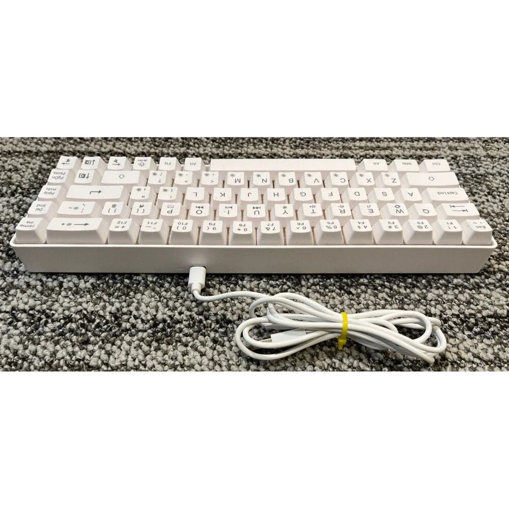 Solakaka 68 Key Compact Keyboard Model: SK968 Gaming White Great Condition